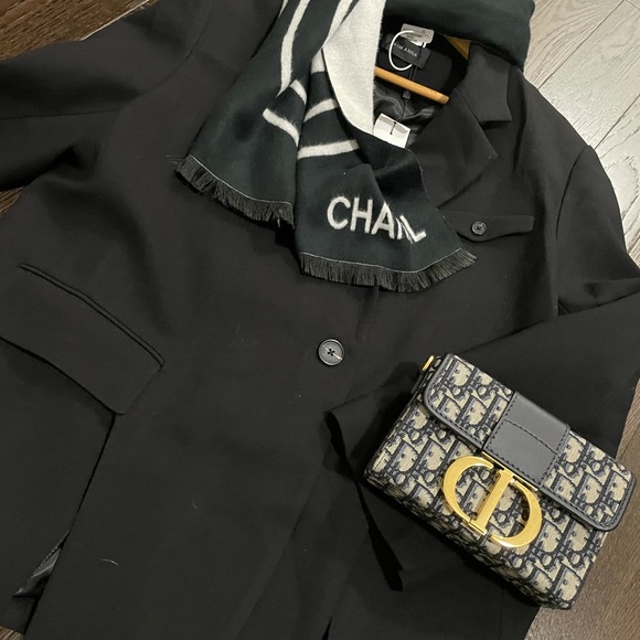 Black suit coat - Picture 2 of 5